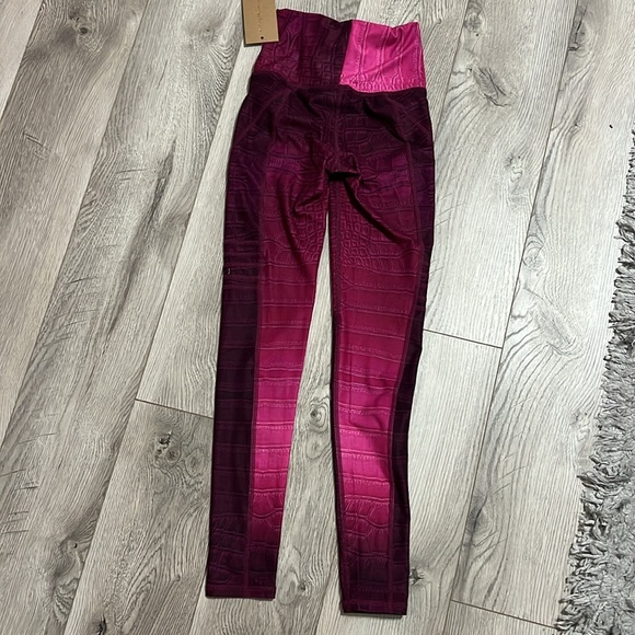 Niyama Sol Slice leggings, style: Croc- Dragon Fruit, size XS - Picture 2 of 3